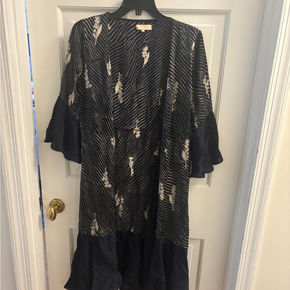 Navy and White Patterned Kimono Dress - Picture 3 of 6